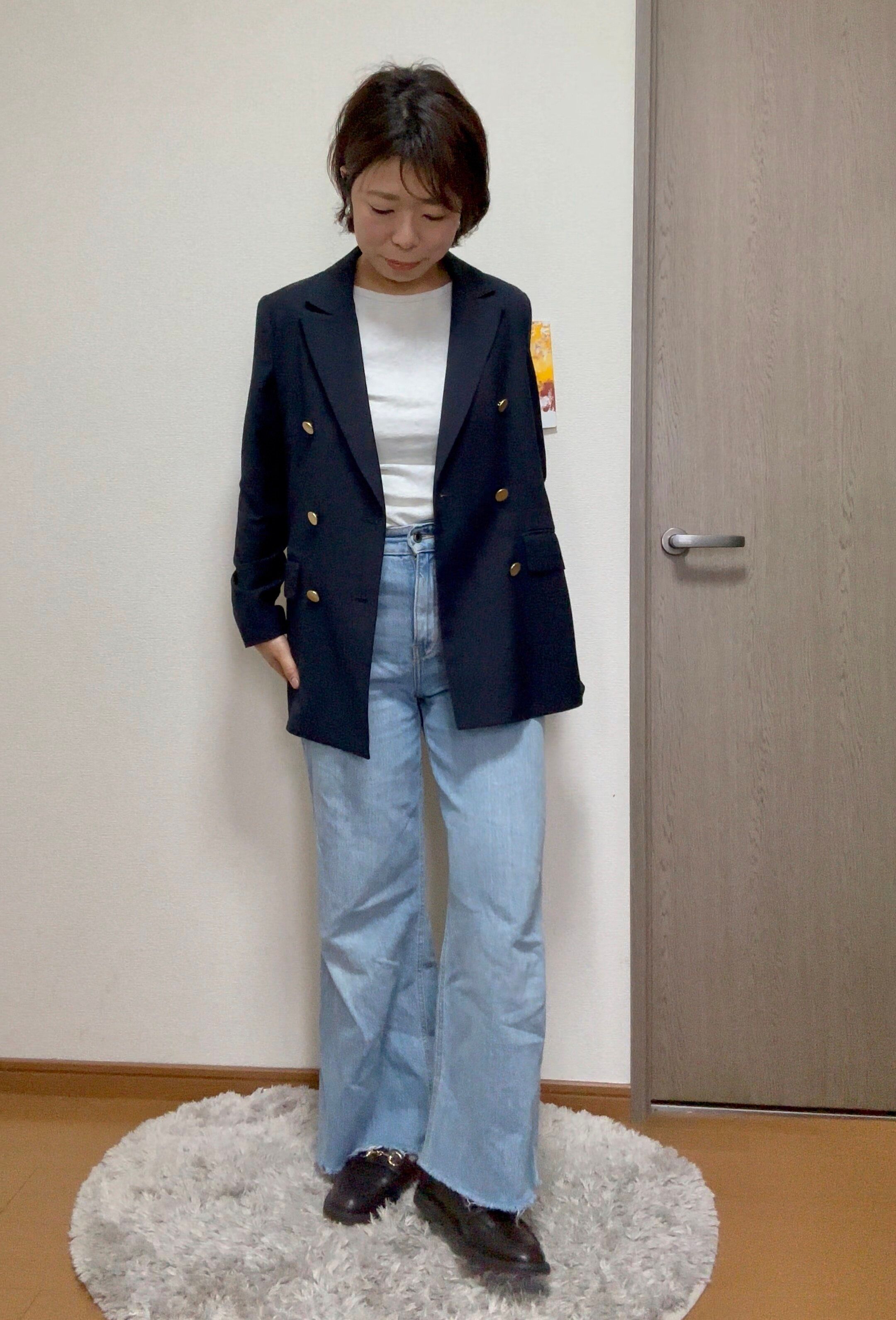 ジャケットにデニムコーデ