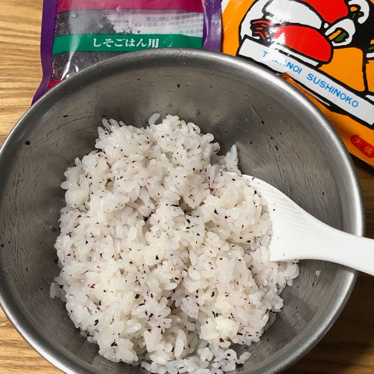 すしのことゆかりを混ぜたご飯