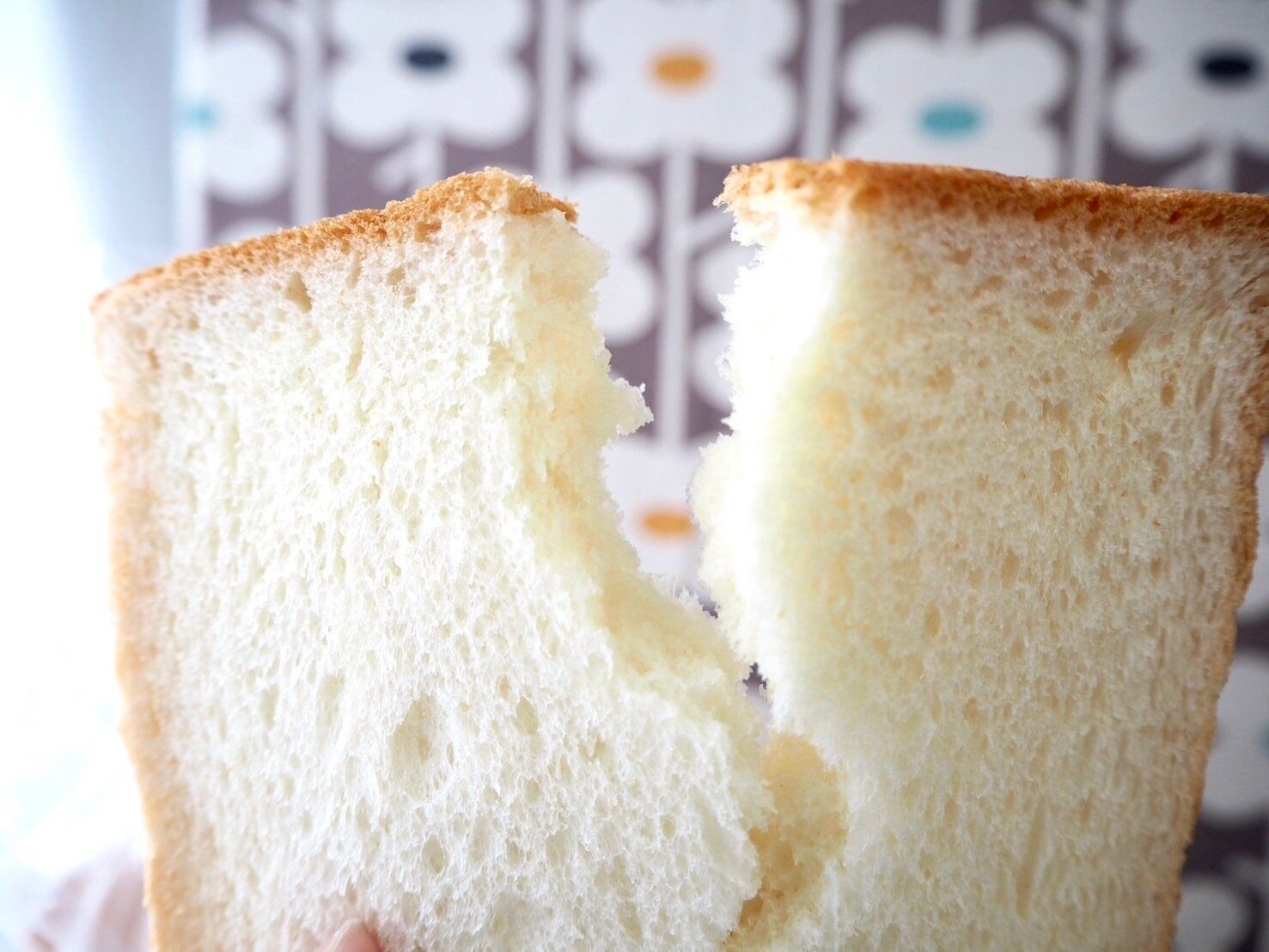 シャトレーゼ「シャトレーゼがつくった素材のおいしさそのまま食パン」断面写真