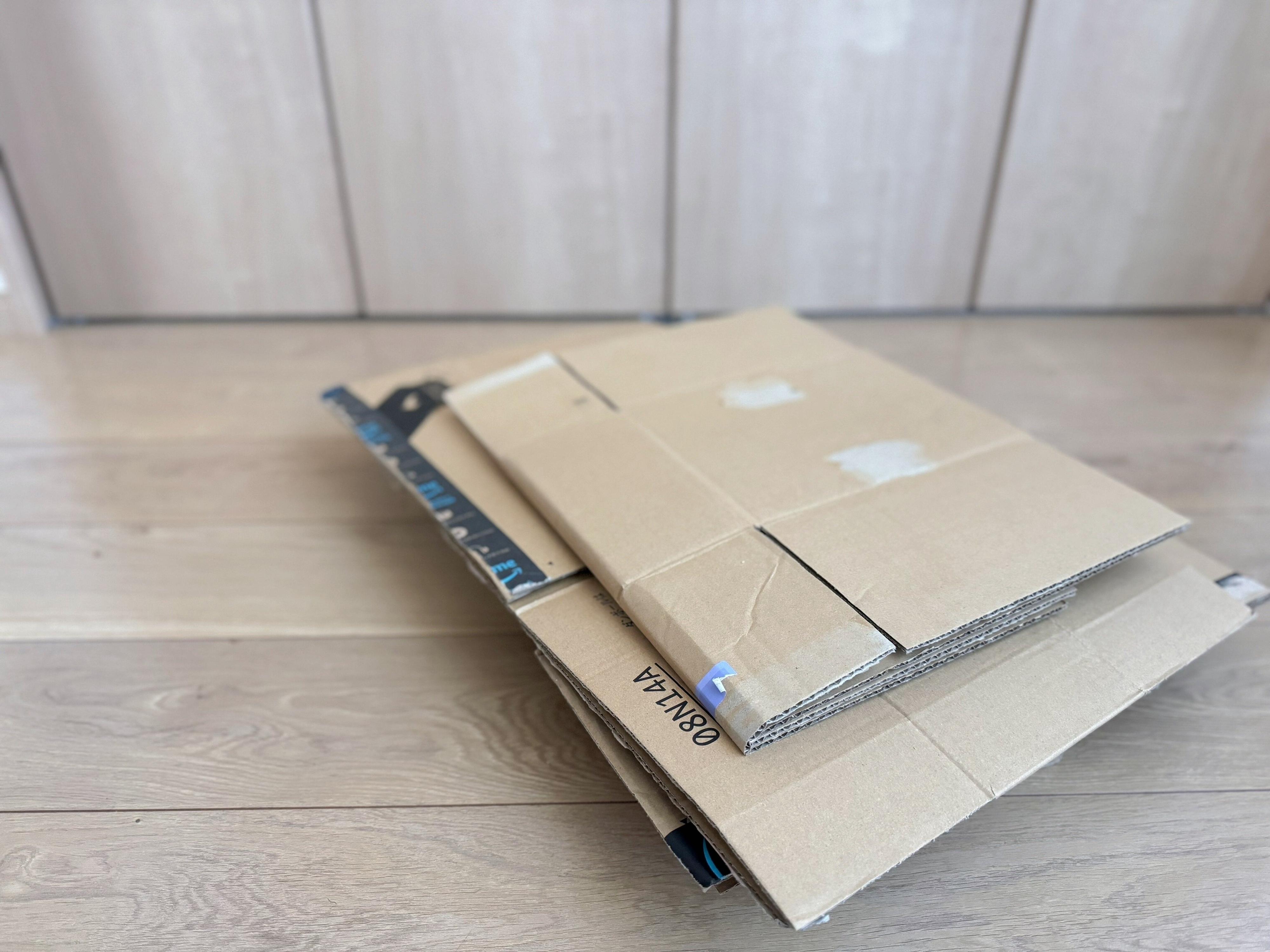 1．収納代わりにしている段ボール