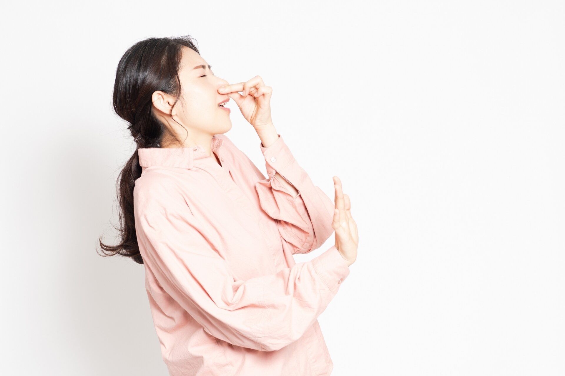 元家政婦が教える!夏こそ注意したい「放置するとニオってしまう家の汚いポイント」3選