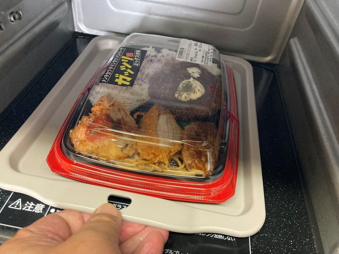 電子レンジの熱っ！火傷防止グッズ「熱くならない万能トレー」を試してみた
