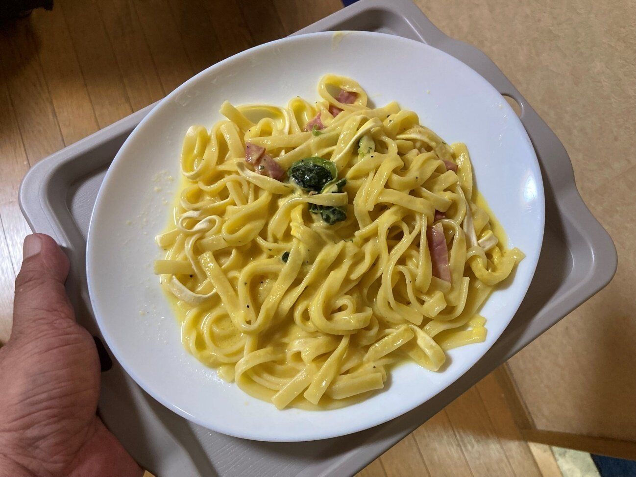 電子レンジの熱っ！火傷防止グッズ「熱くならない万能トレー」を試してみた