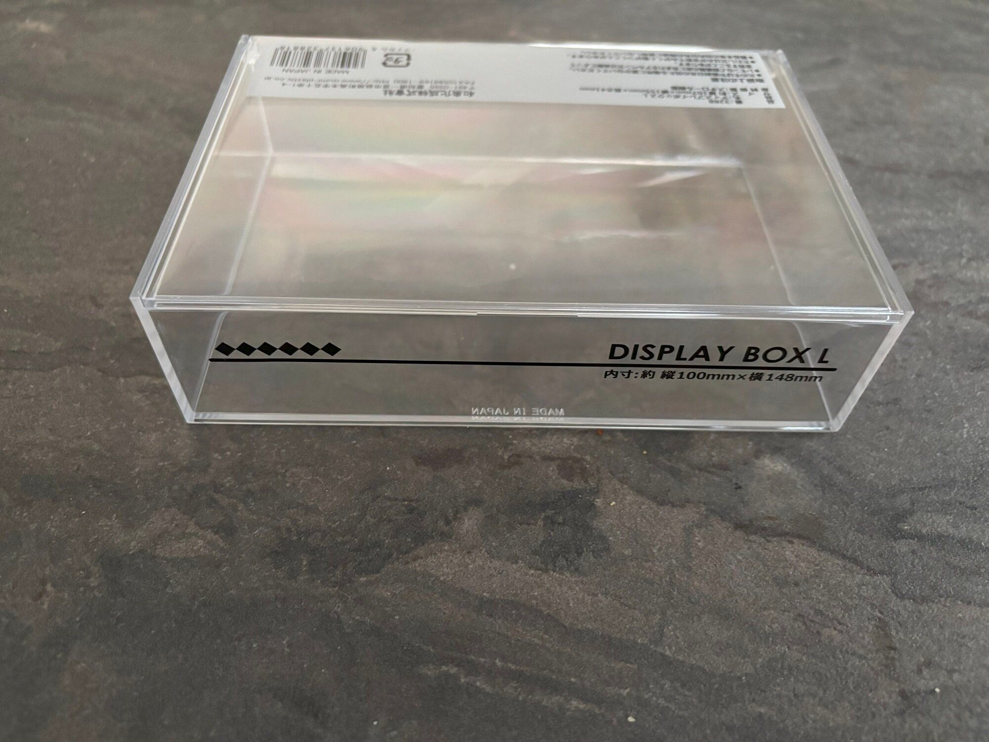 【セリア】ケーブル、タブレットなど置き場所に困るアイテムを一発解決!2種類の「仕切りスタンド」でごちゃつきがちなポイントのスッキリが叶う