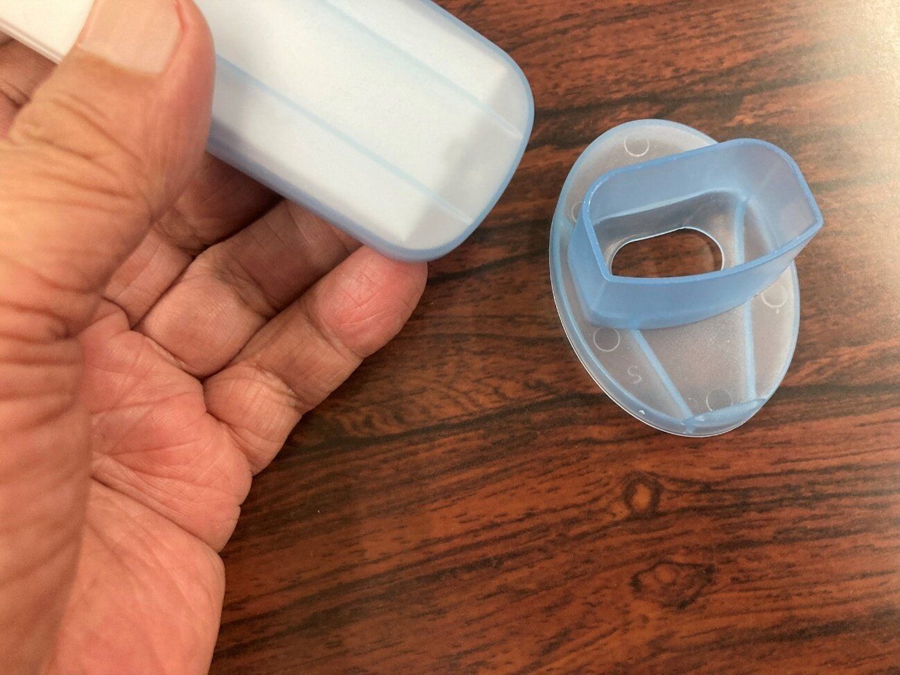 「これ安っ…!」ダイソーの330円電池式ハンディファンは実用性十分なうえに、使い終わったあとも便利!?