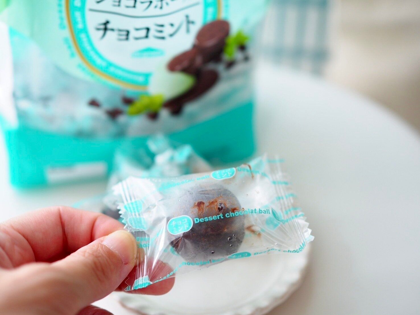 シャトレーゼ「デザートショコラボール チョコミント」商品写真