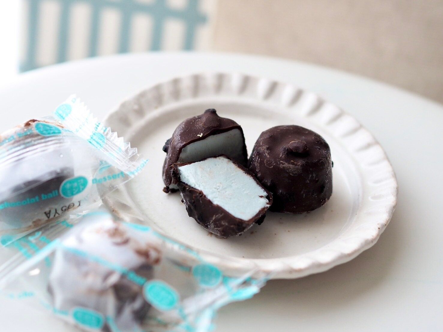 シャトレーゼ「デザートショコラボール チョコミント」断面写真