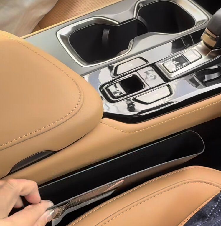 車の隙間収納に便利!