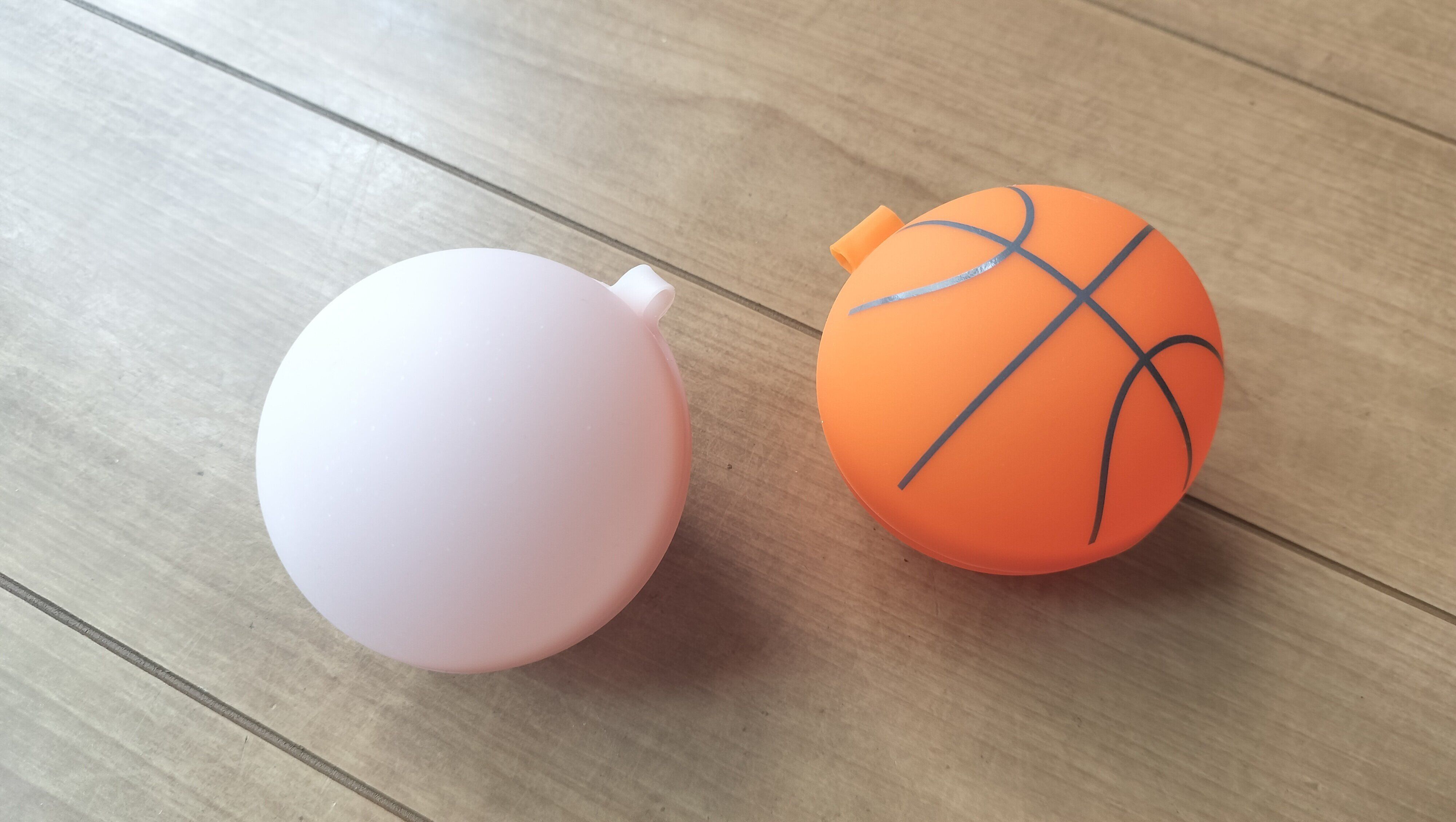 組み立てるとボール型になる