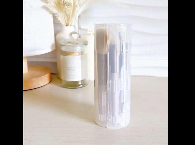 【ダイソー】くるっと収納!携帯用メイクブラシ