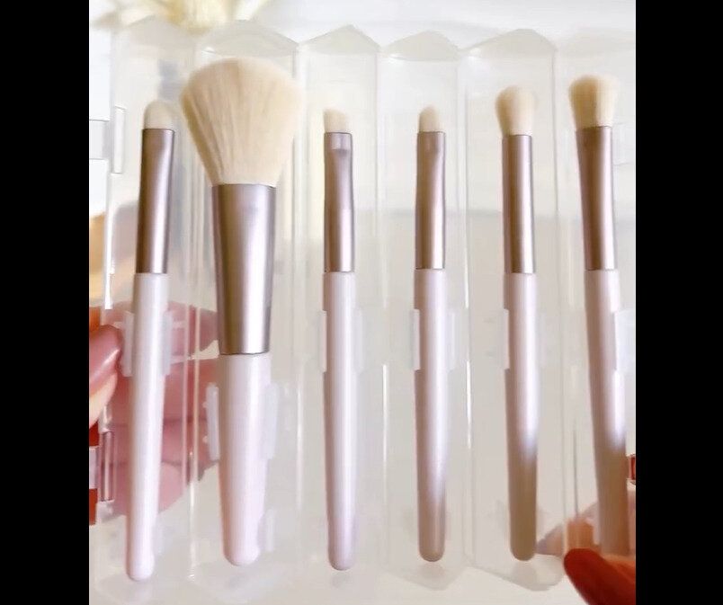 【ダイソー】くるっと収納!携帯用メイクブラシ