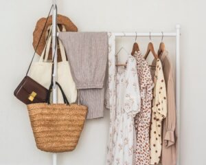 カバン・バッグのおしゃれな収納アイデアと100均、無印などの便利グッズを一挙紹介！