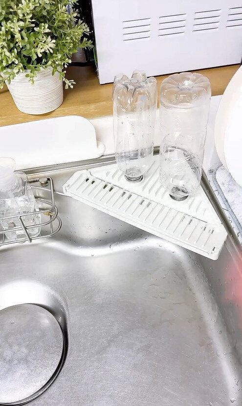 便利なキッチングッズ！「ゴム手袋水切りトレー」