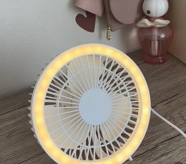 光る扇風機