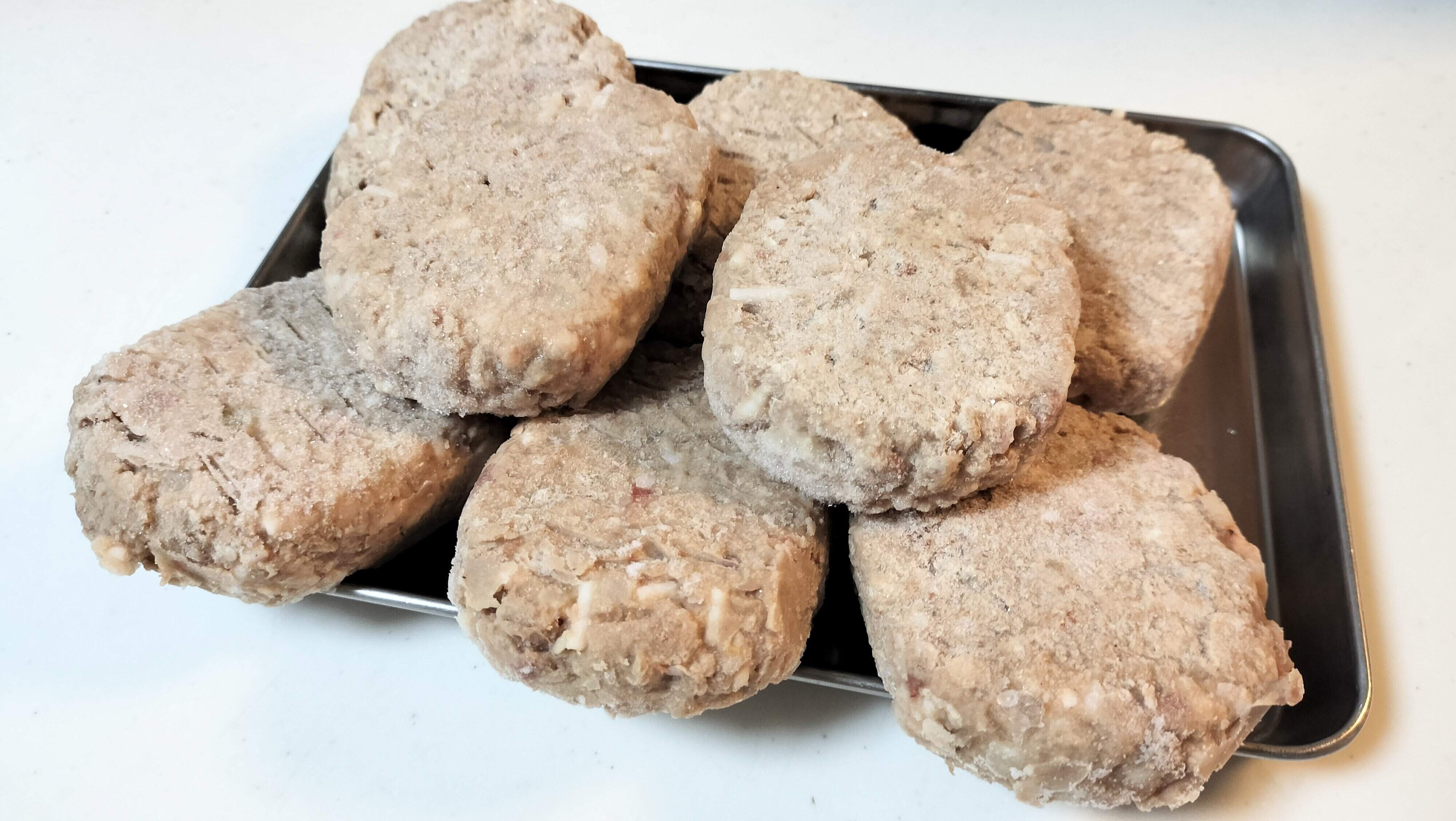 厚みがあるあらびきハンバーグ