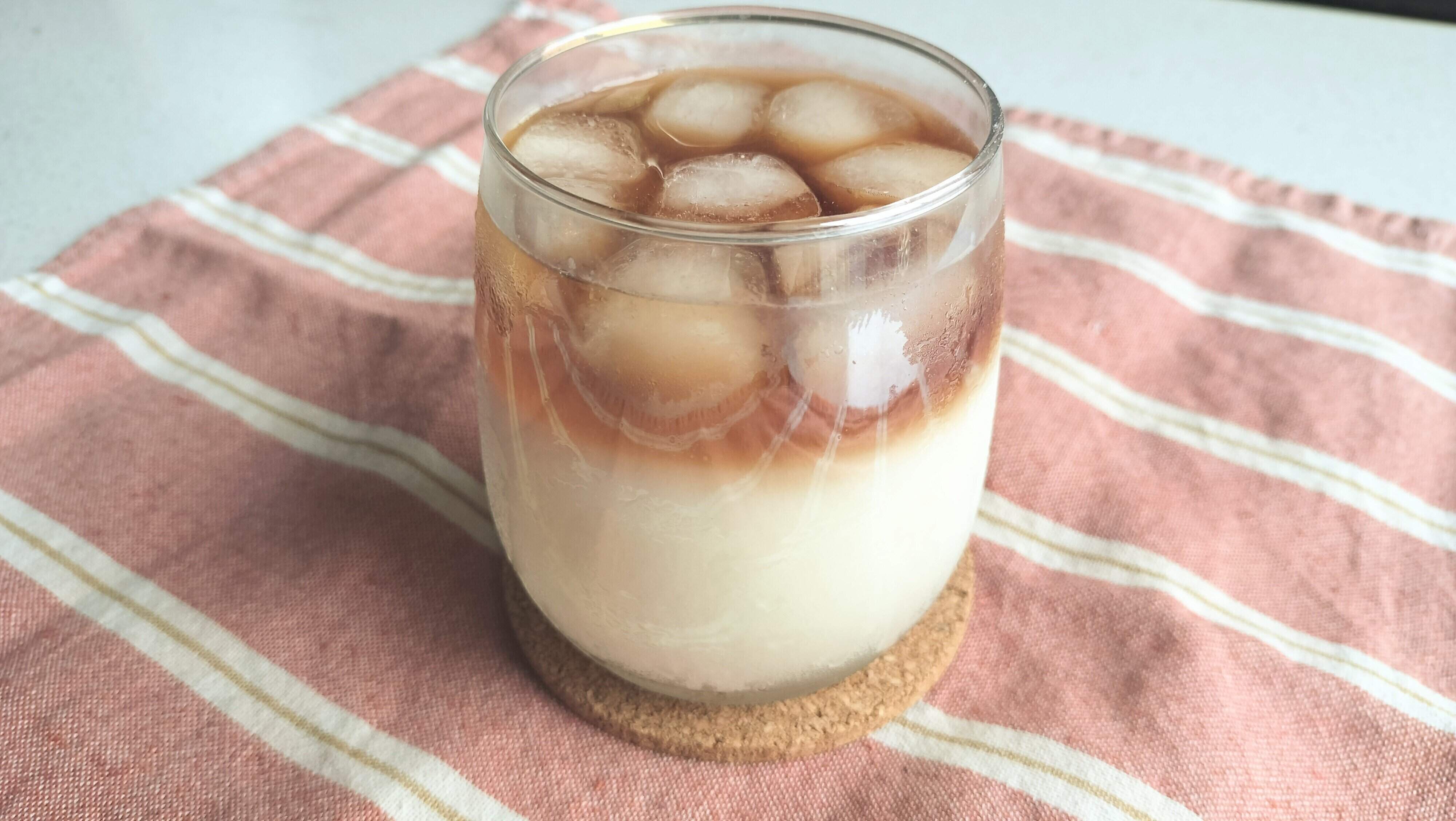 アレンジしたコーヒー杏仁ミルク