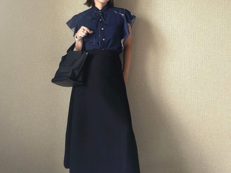 【ユニクロ】下半身の体型カバーはフレアスカートで解決！ウエストゴムでラクも手に入る！