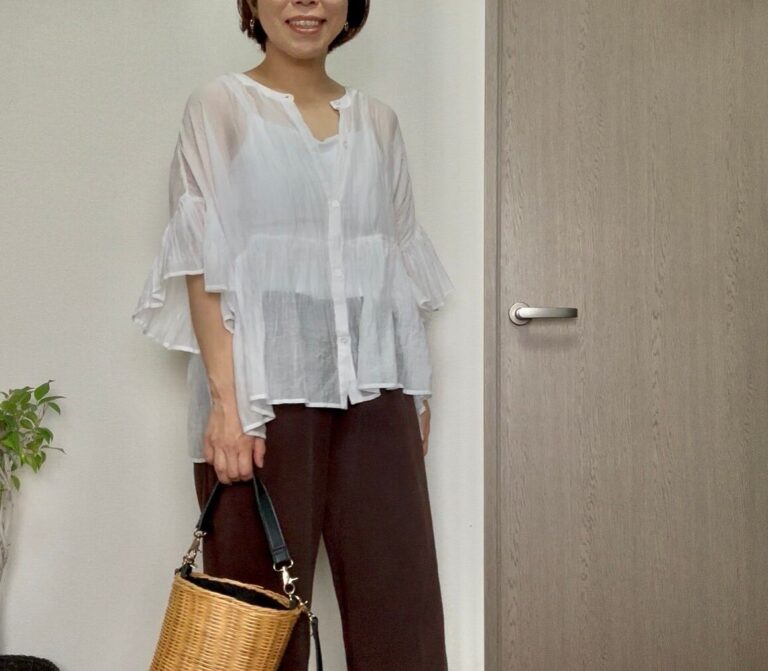 【COCA】1,990円の優秀ブラウス！お腹も二の腕も隠せてオシャレになれる40代の体型隠しにぴったり♪