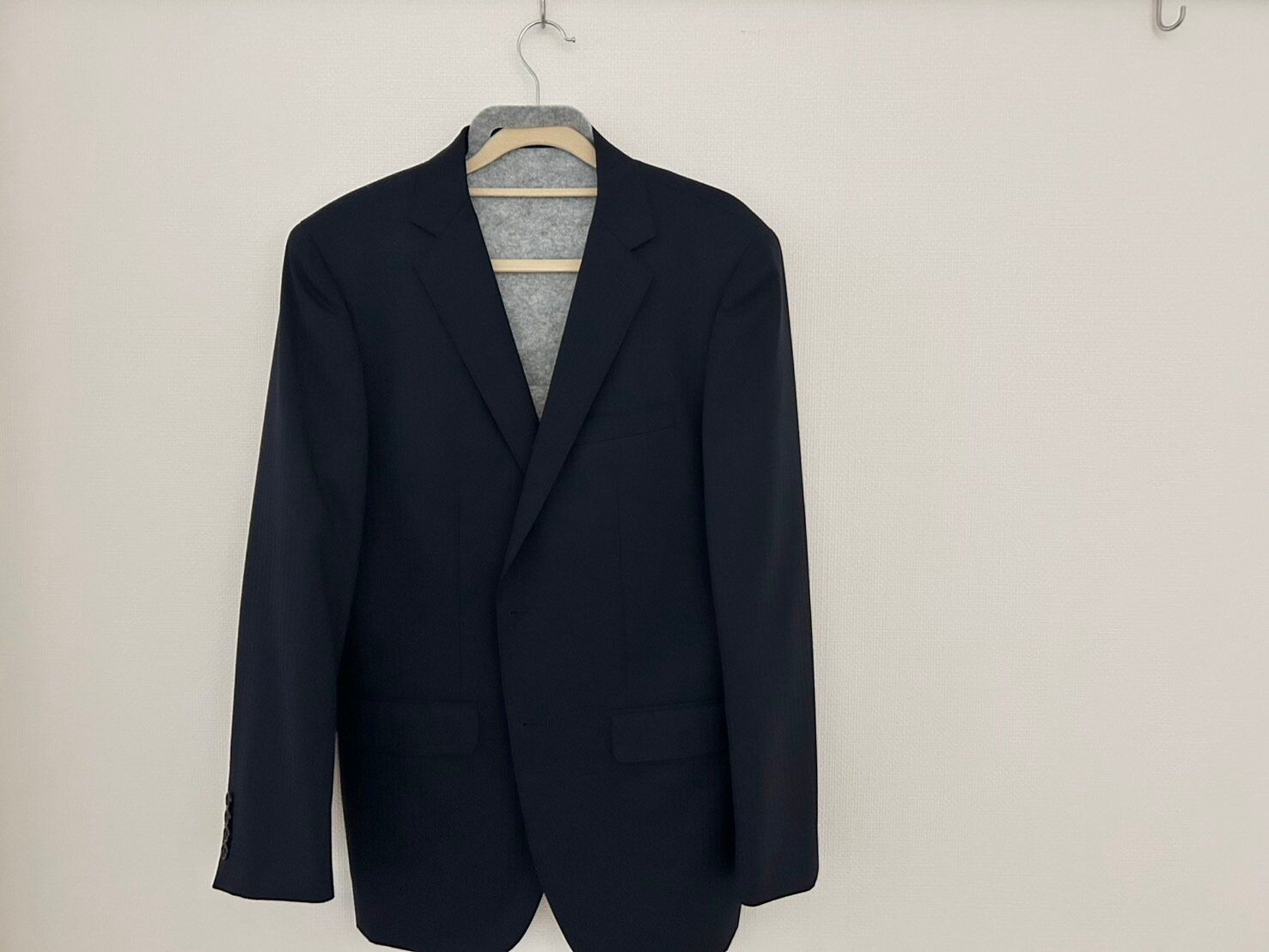 【無印良品】くり返し使えるのがうれしい!ジメジメする時期におすすめの“吊るすだけ”でOKな除湿シートはクローゼットの必需品になるかも