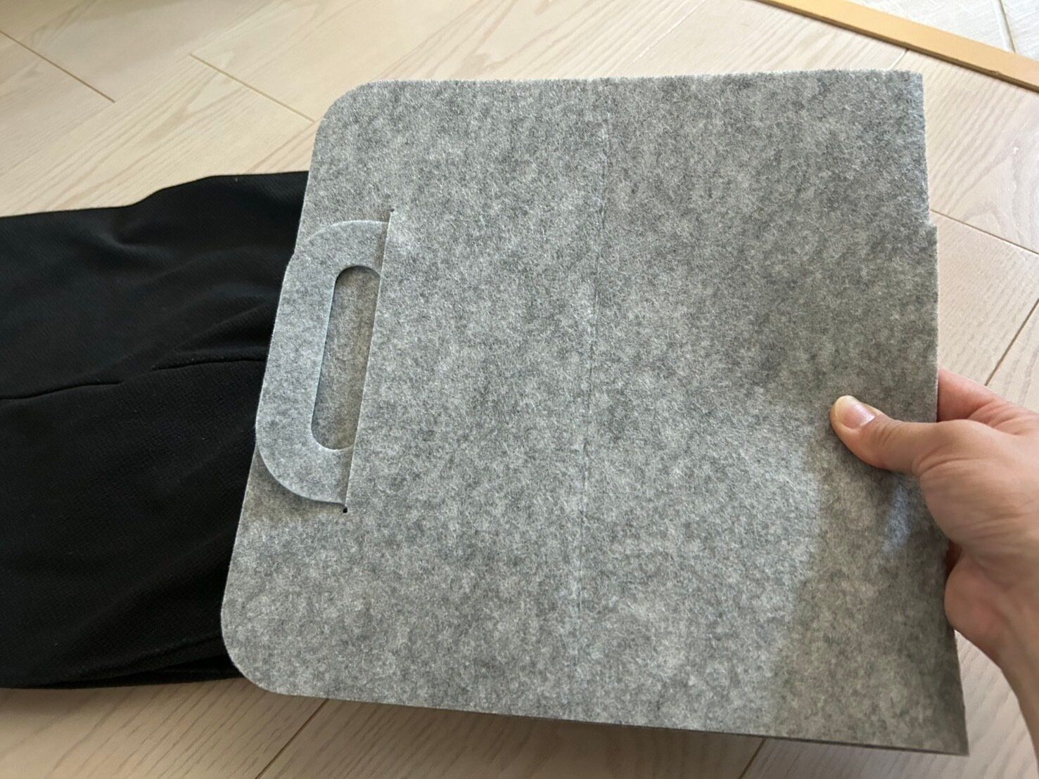 【無印良品】くり返し使えるのがうれしい!ジメジメする時期におすすめの“吊るすだけ”でOKな除湿シートはクローゼットの必需品になるかも