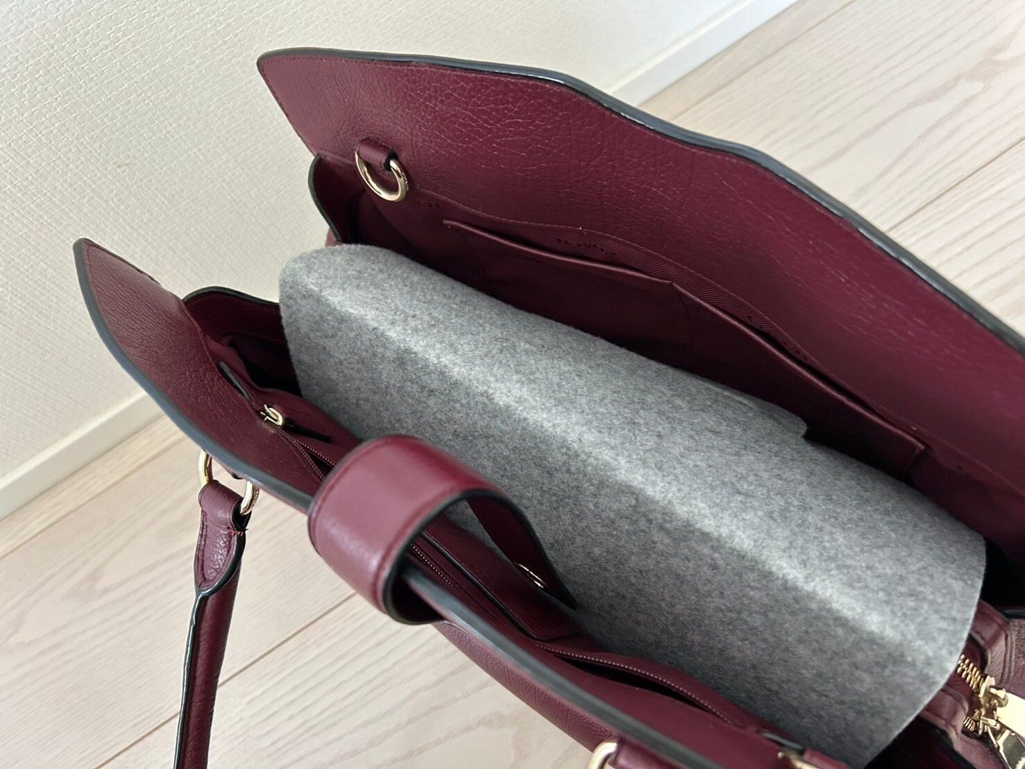 【無印良品】くり返し使えるのがうれしい!ジメジメする時期におすすめの“吊るすだけ”でOKな除湿シートはクローゼットの必需品になるかも