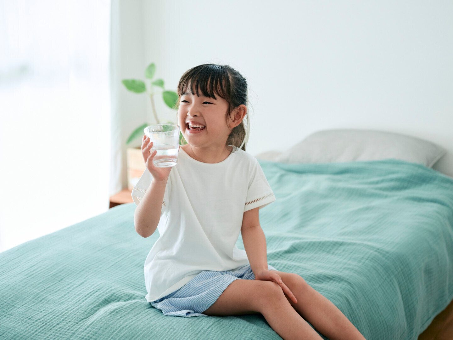 【夕方】汗をかく夏は、帰宅後・入浴前に冷たくておいしい「アルピナウォーター」で水分補給を！