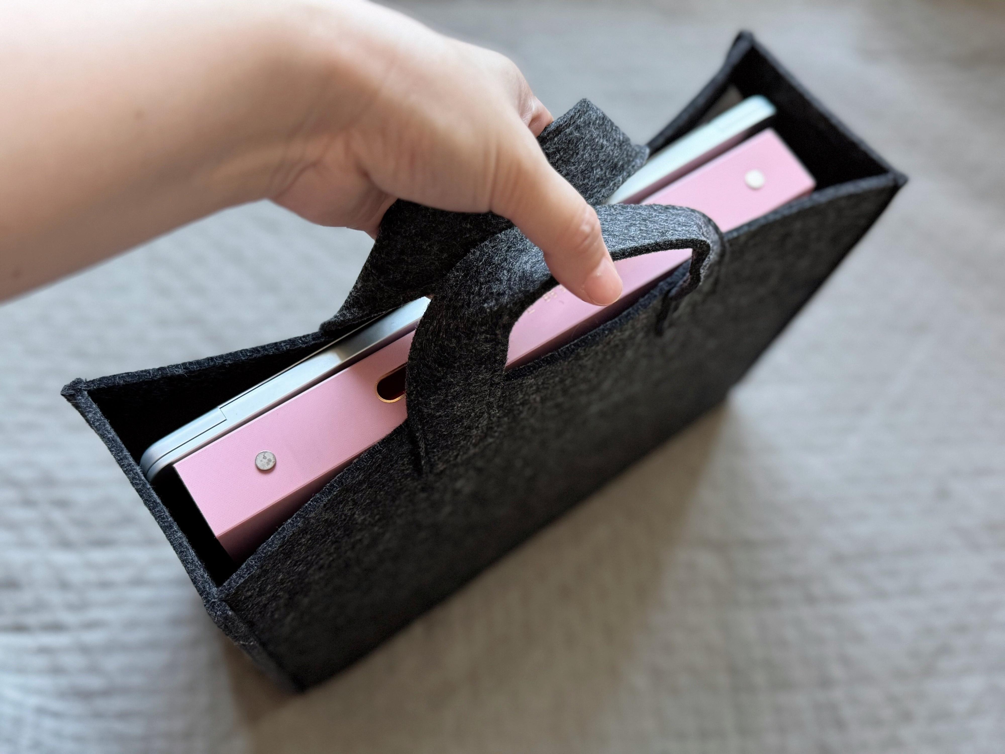 仕事道具や家計管理道具一式が入る