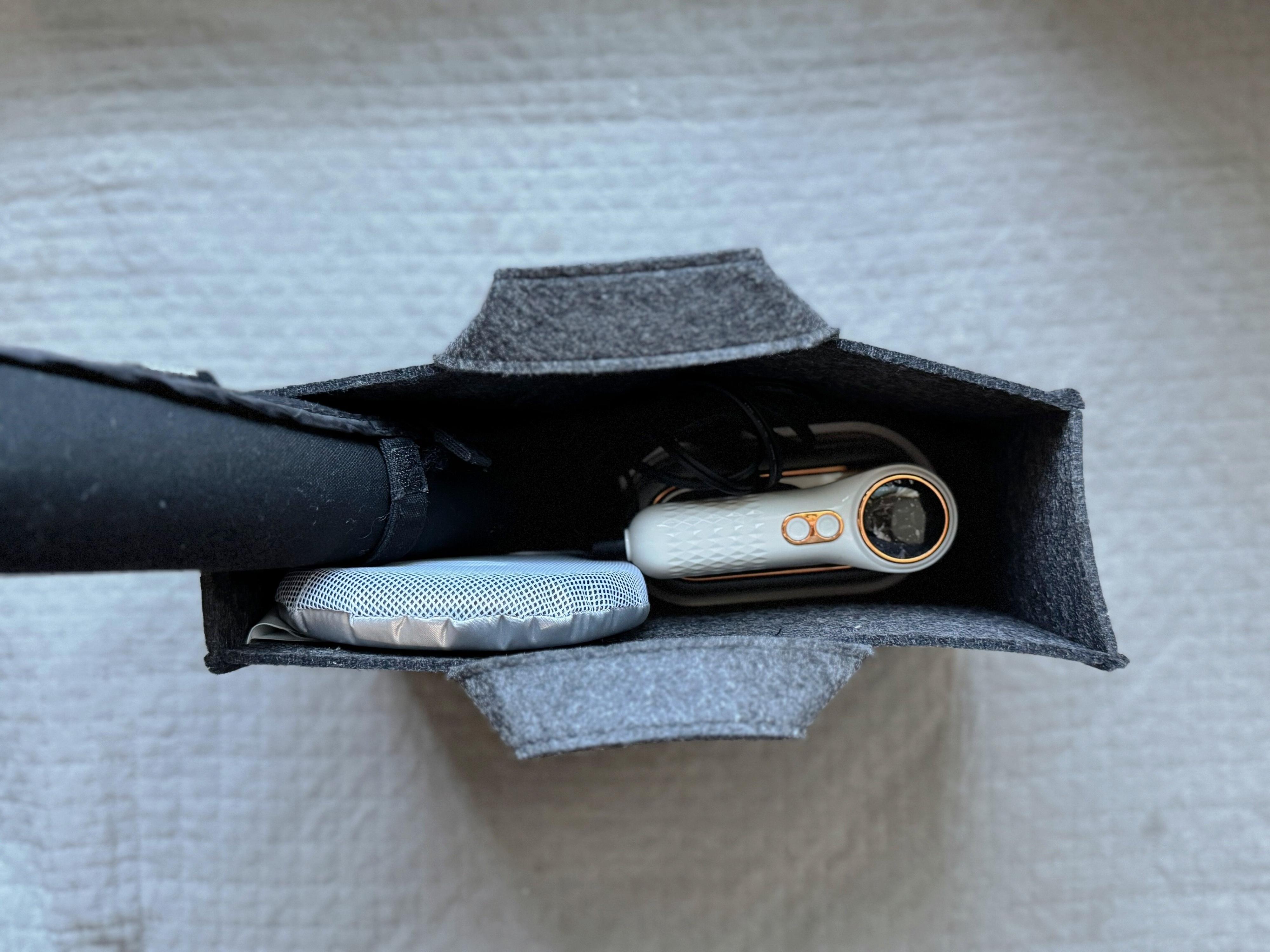 仕事道具や家計管理道具一式が入る