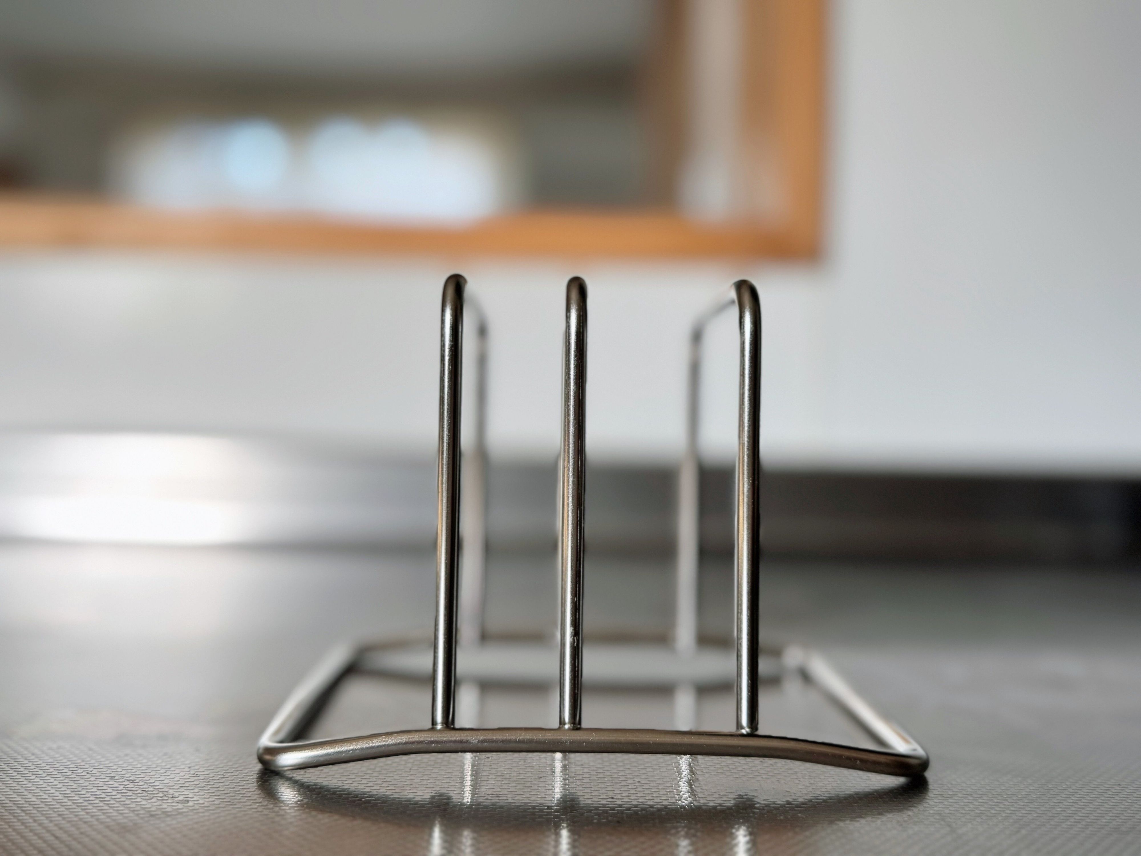 2．底が浮いていて水がたまりにくいから