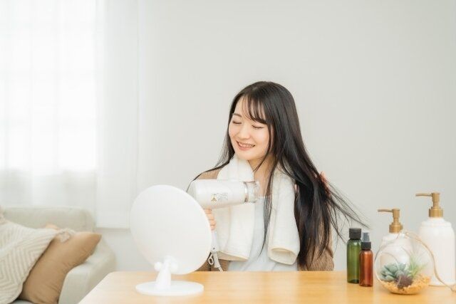 髪のパサパサ解消!原因と対策、おすすめ改善アイテムもご紹介