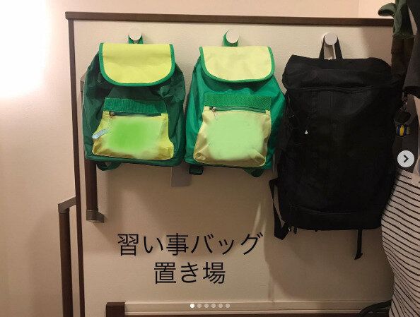 石膏ボードに使える！スマートフックでどこでもかばん収納