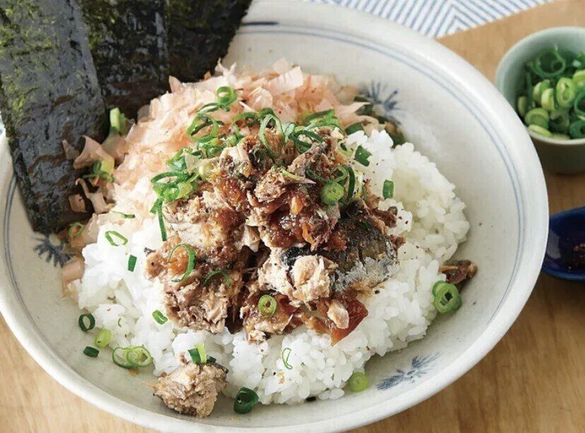 食欲をそそり、さらっとイケる!さば缶の梅おかか丼