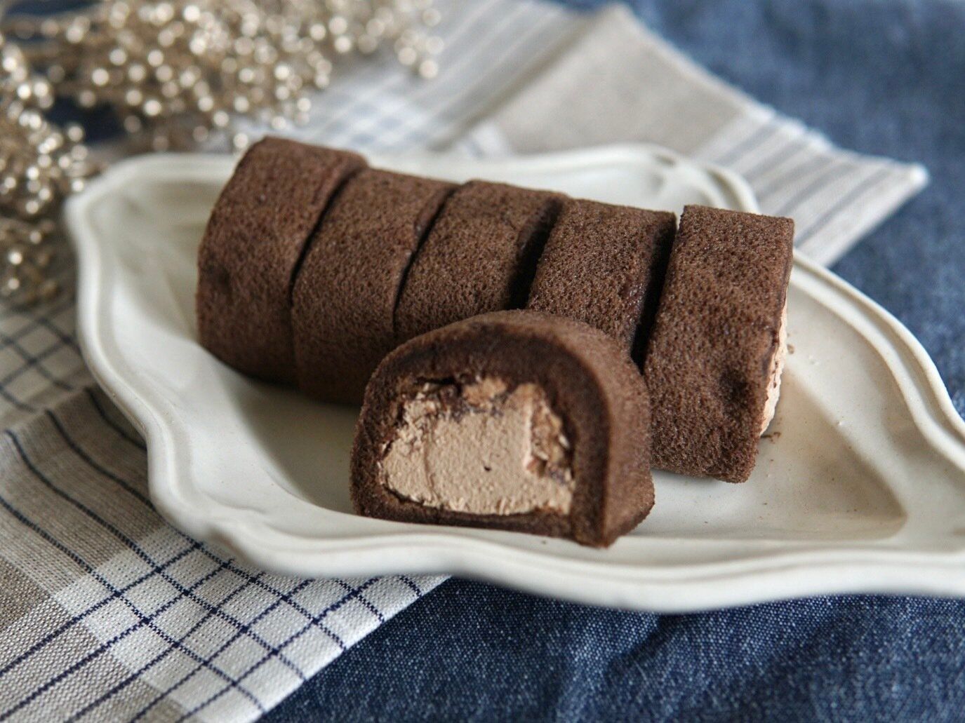 パリっとしたチョコのもち食感ロール