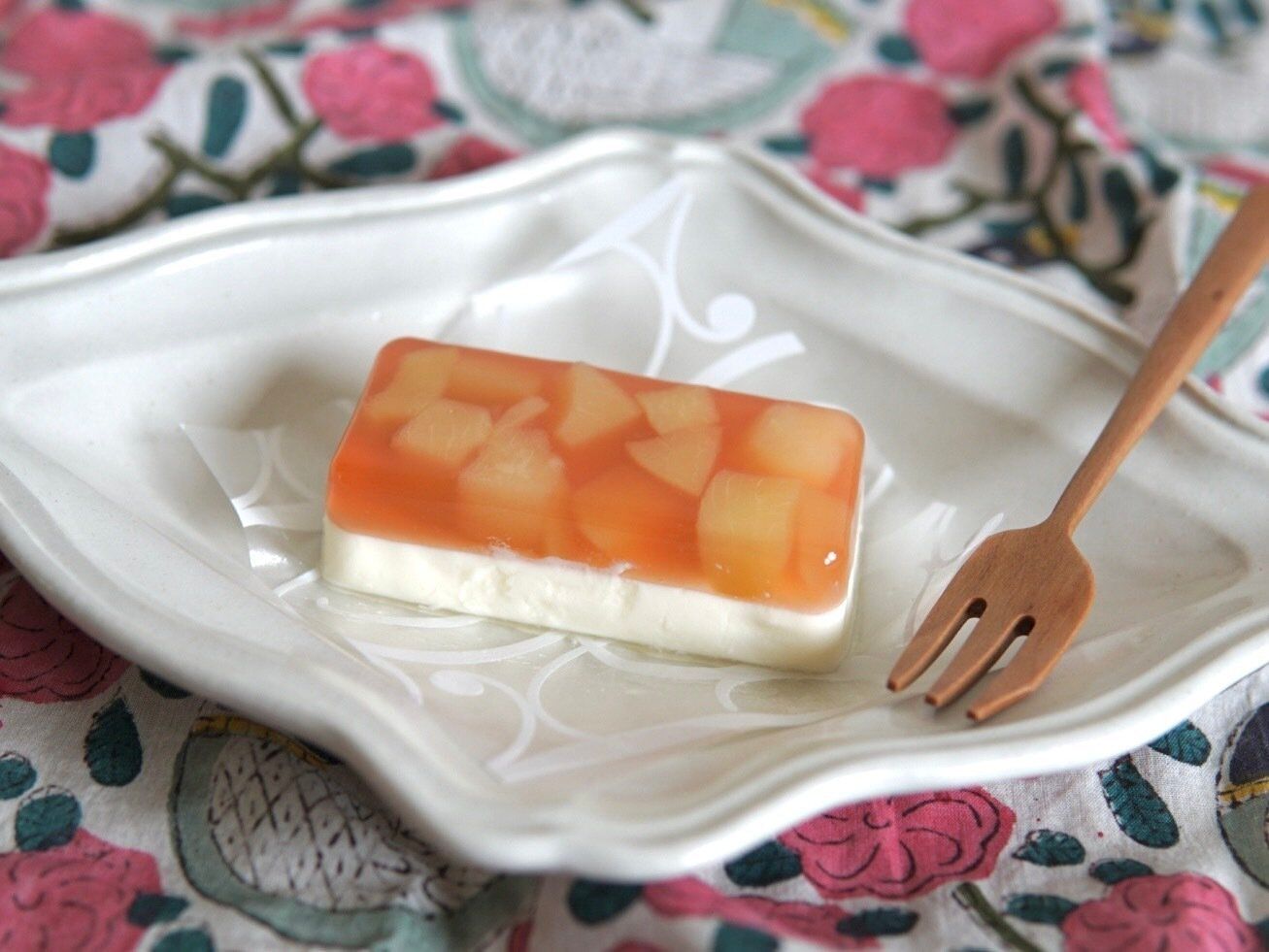 桃のレアチーズケーキ