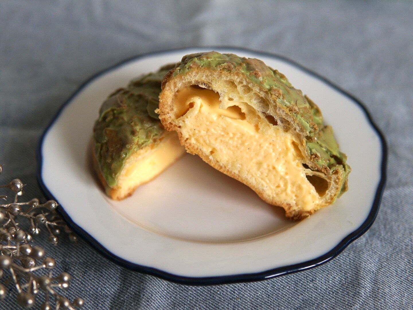 まるでメロンパンみたいなシュー(カスタード)