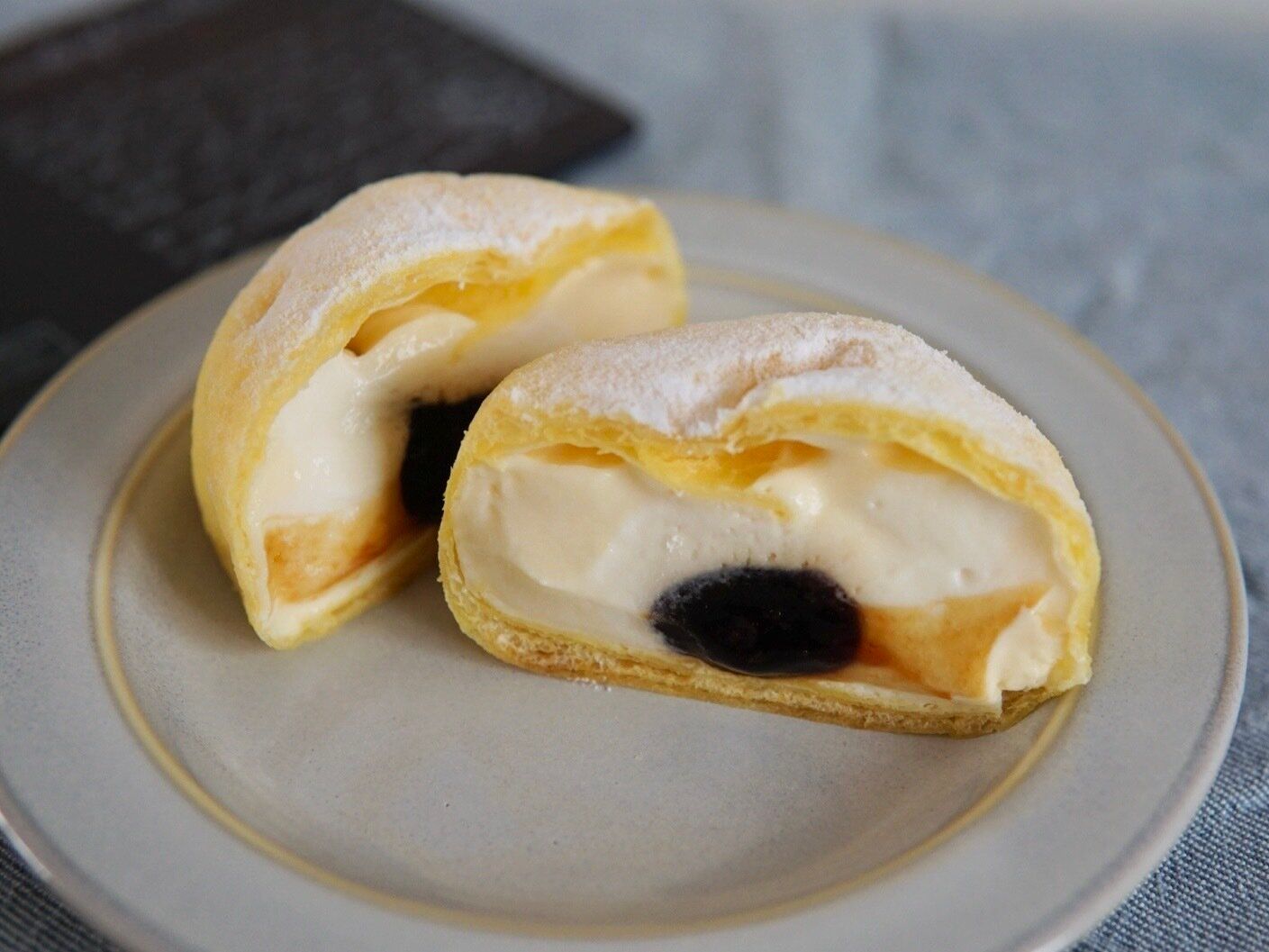 ホボクリム　ほぼほぼクリームのシュー(プリン)