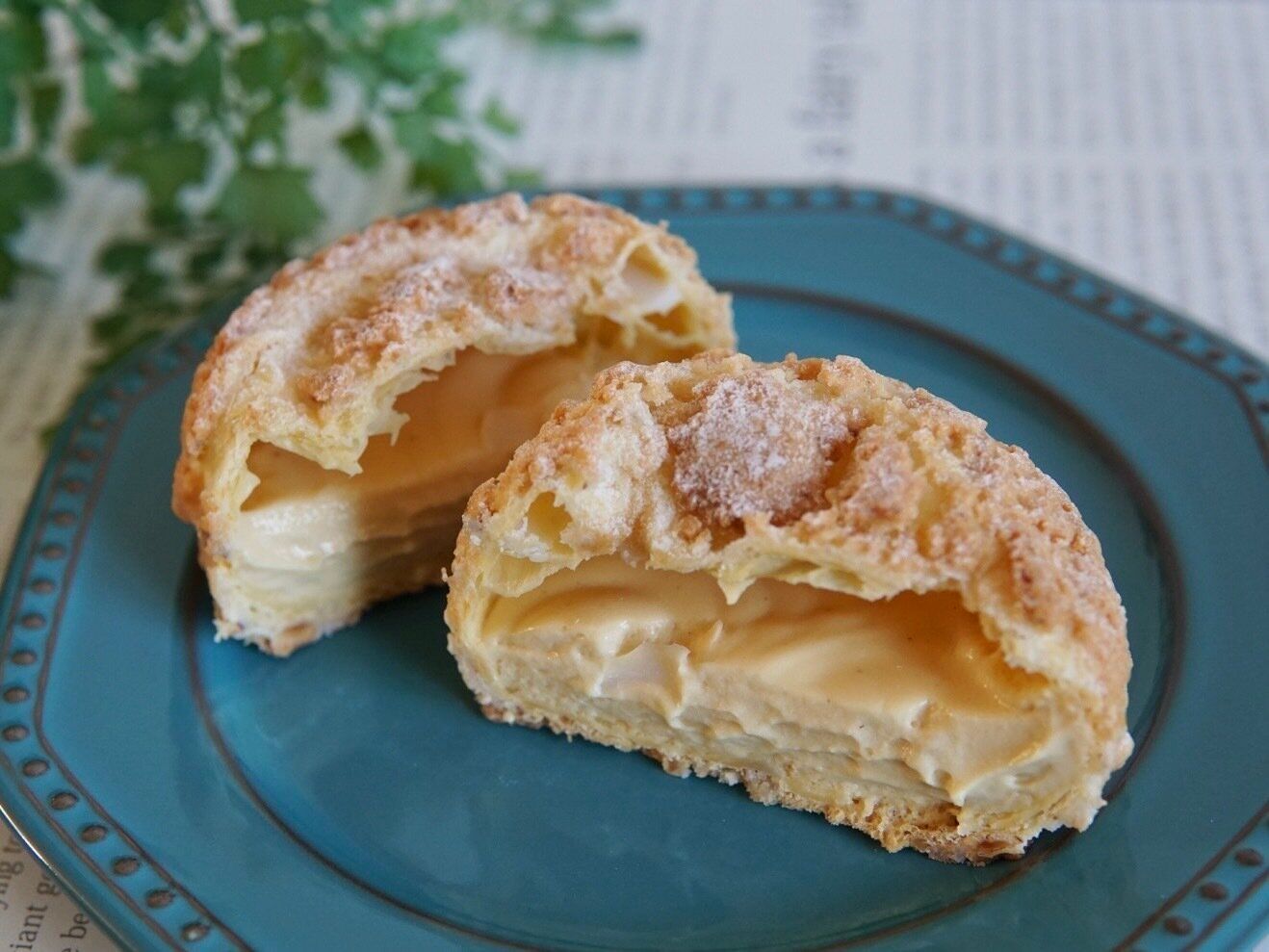 3種のナッツ香るクッキーシュー(アーモンドカスタード)