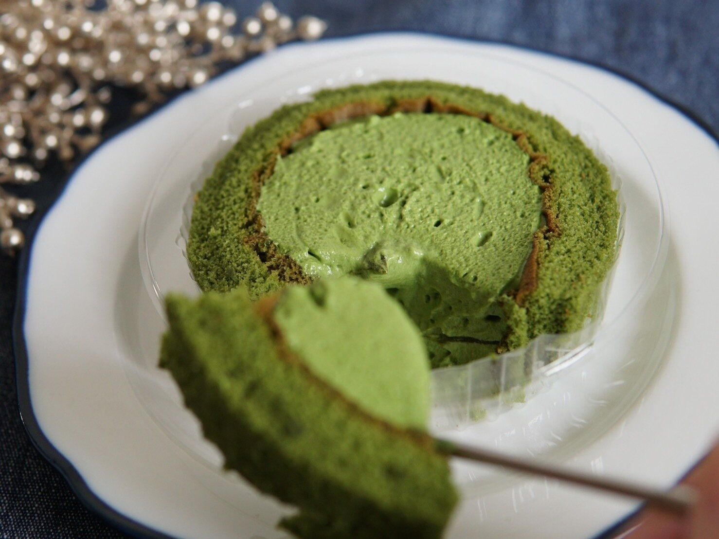 濃いお抹茶ロールケーキ(お抹茶ソース入り)