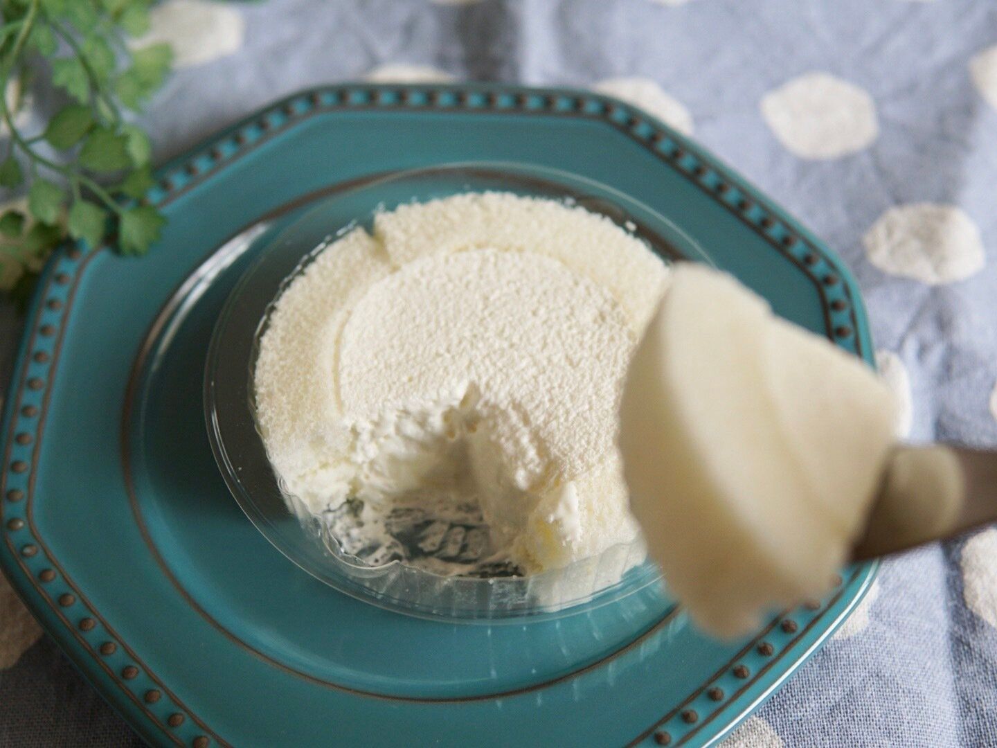 MILKロールケーキ(練乳ソース入り)