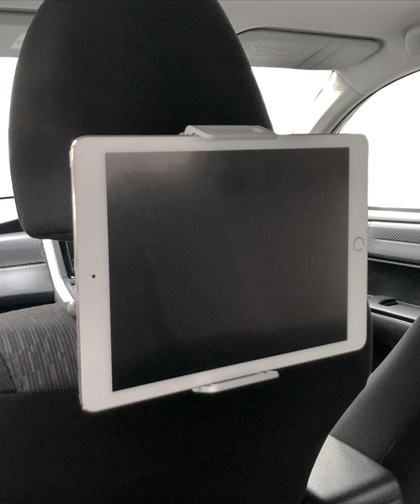 長時間のドライブも安心！「CARタブレットホルダー」
