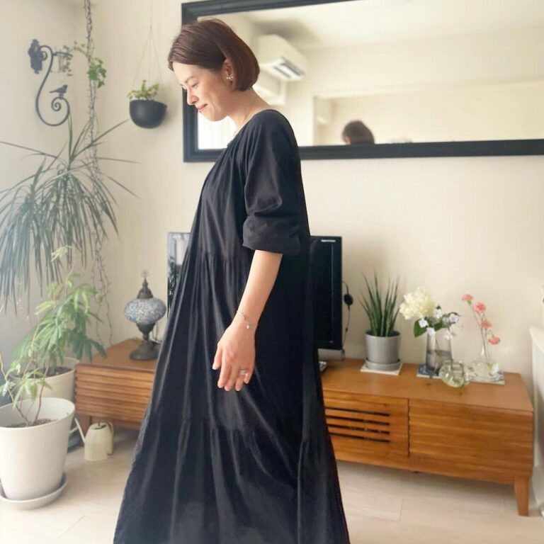 無意識にやっている!?40代のワンピース「おば見えコーデ」を回避する方法