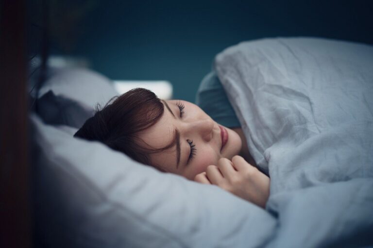暑くて寝苦しい夏、安眠するためにするべき3つのことを看護師が解説