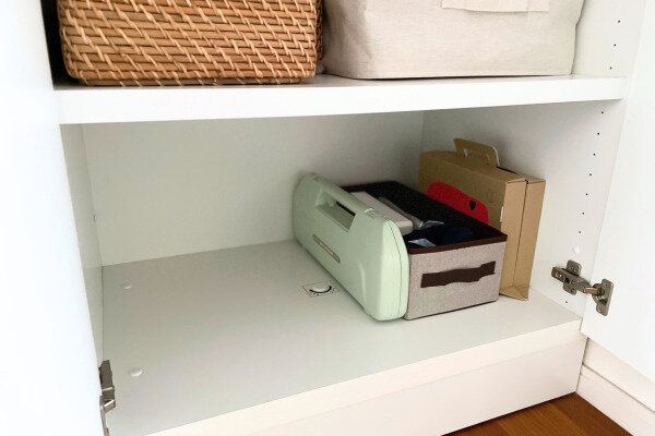 足元のスペースに余白のある収納