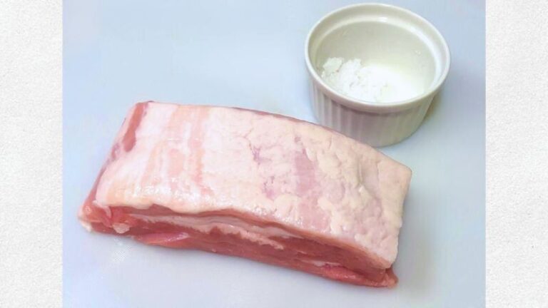 豚肉に塩を振るだけ！特売の豚肉も格段においしくなる保存法を調理師が伝授