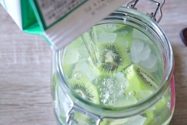 キウイ酒作り