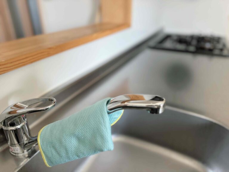 元住宅設備メーカー勤務が指摘！意外と知らない「キッチン掃除」でやってはいけないNG掃除3選