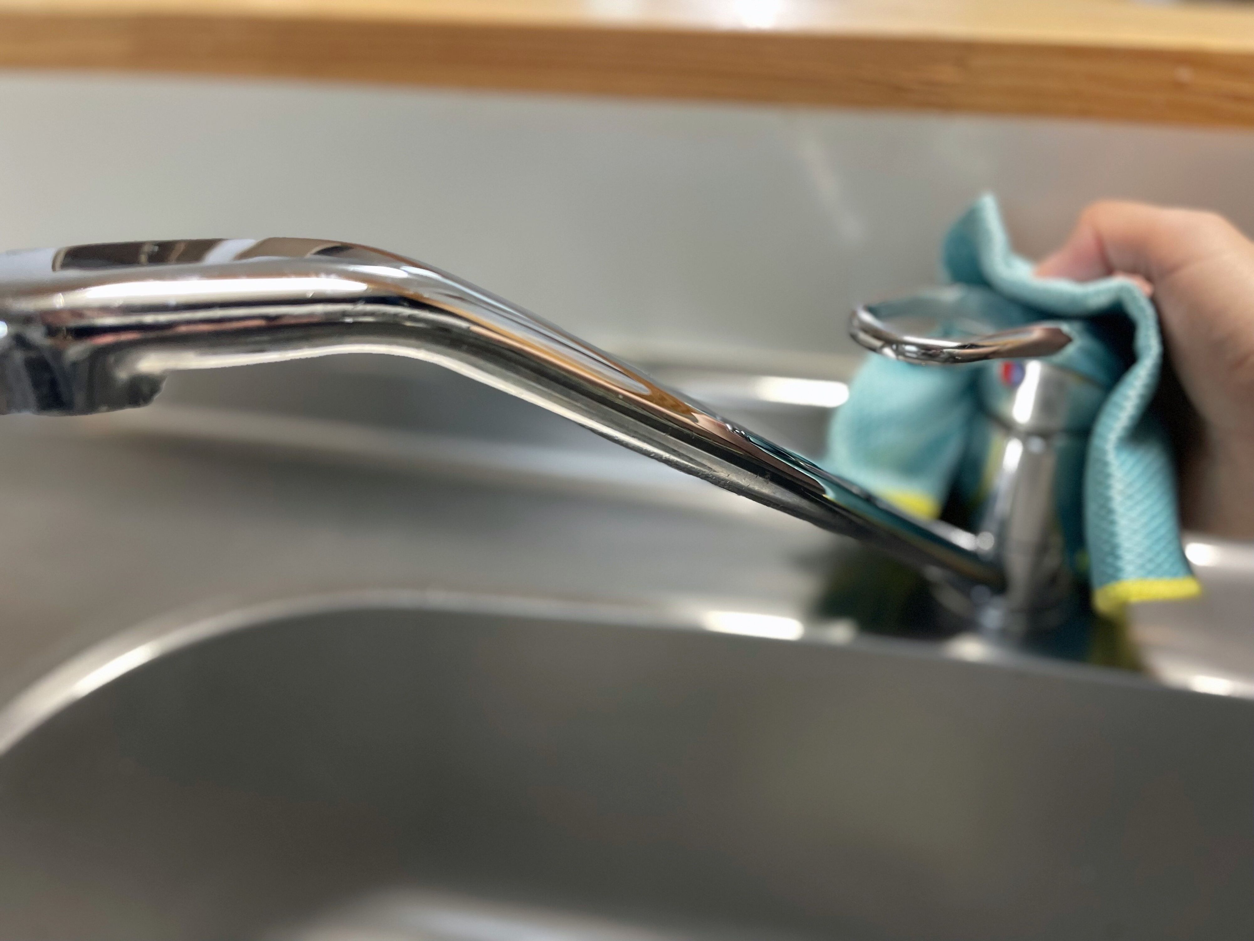 2．水栓に水をかけること