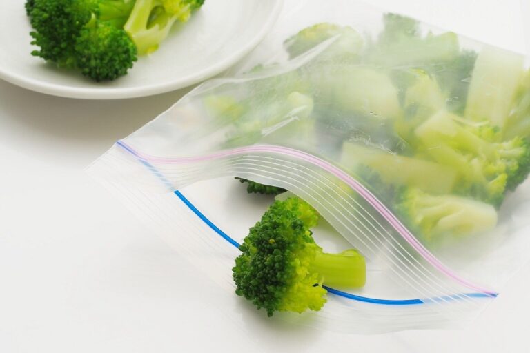 【管理栄養士解説】冷凍保存に向かない身近なNG食品とは？「冷凍保存」で食材の消費・賞味期限が延びるワケを解説