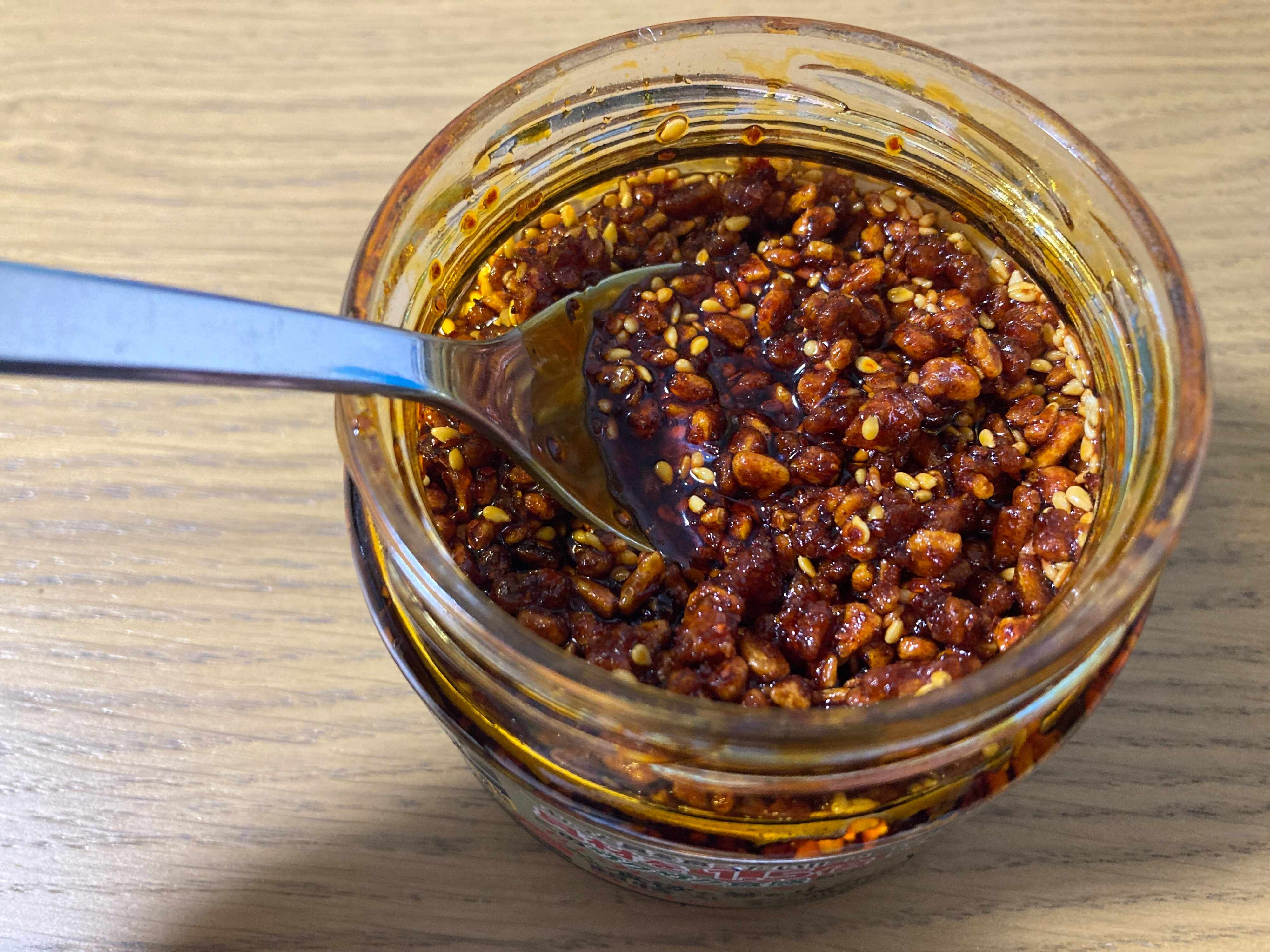 中身がたっぷり詰まっている食べられるラー油