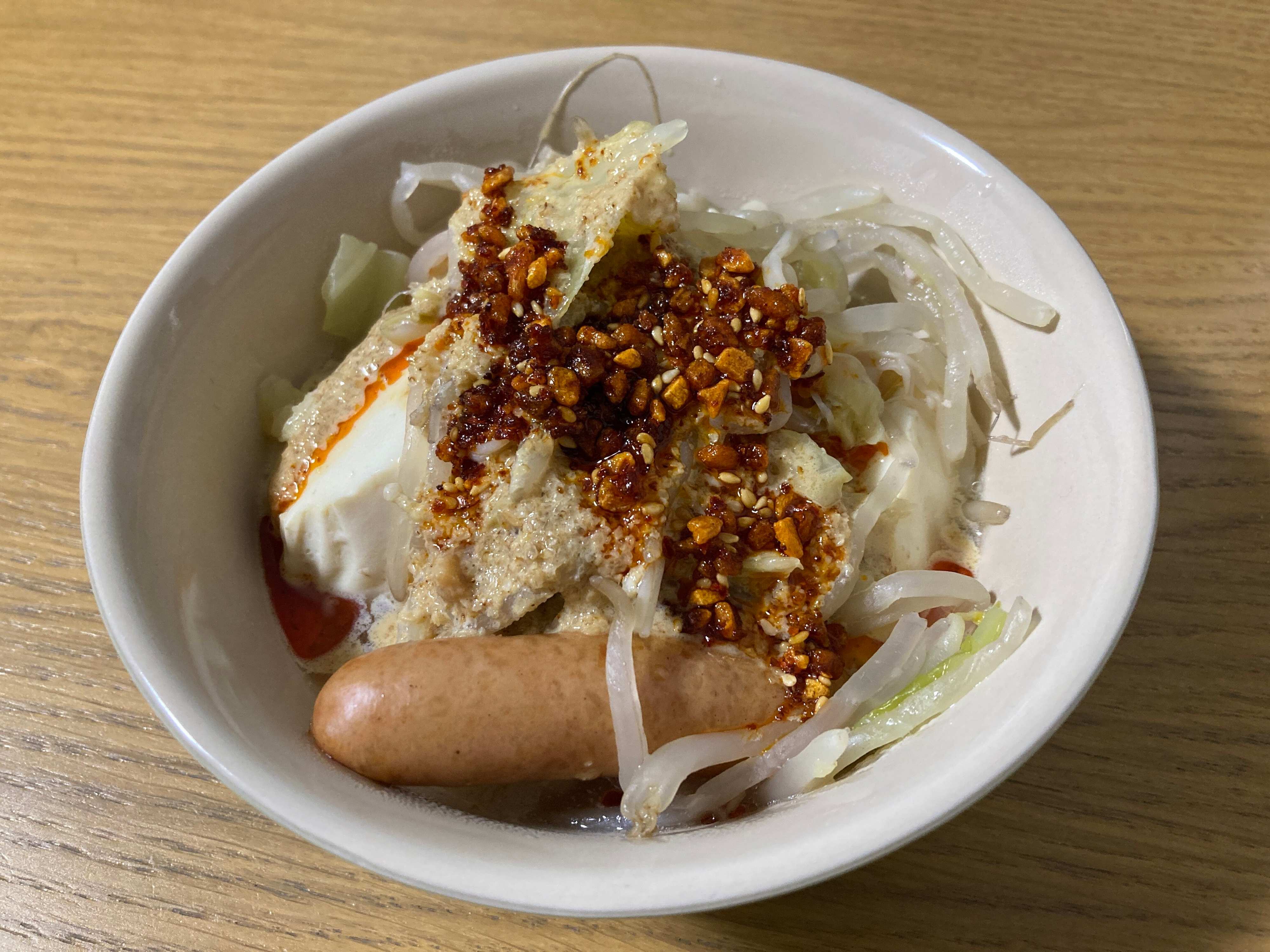 鍋のアクセントにかけた食べられるラー油